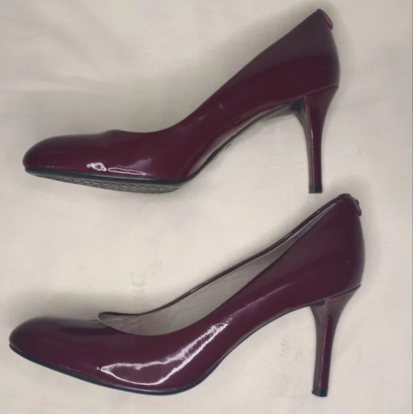 Micheal Kors Classic Burgundy Red Patent Leather Casual Pump NWOB 9.5 - Picture 1 of 9